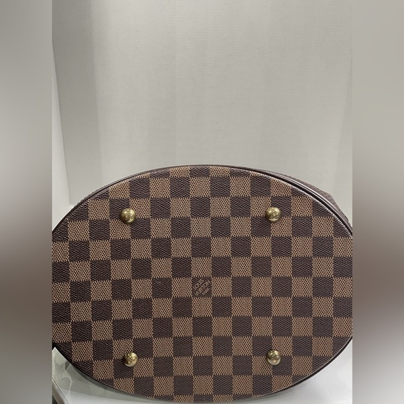 Louis Vuitton Vintage Damier Ebene Bucket

Measured at 13.25' length, 14", 8.25" - Picture 6 of 8
